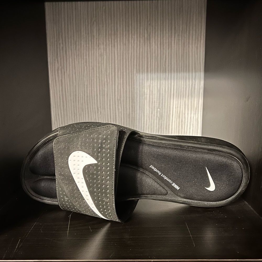 Nike slides size 9-10